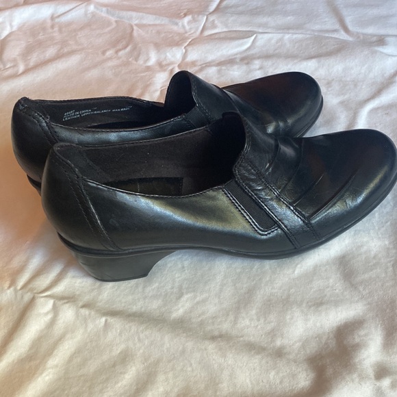 Clarks Grasp High Work Slip-On Shoes - Picture 7 of 11
